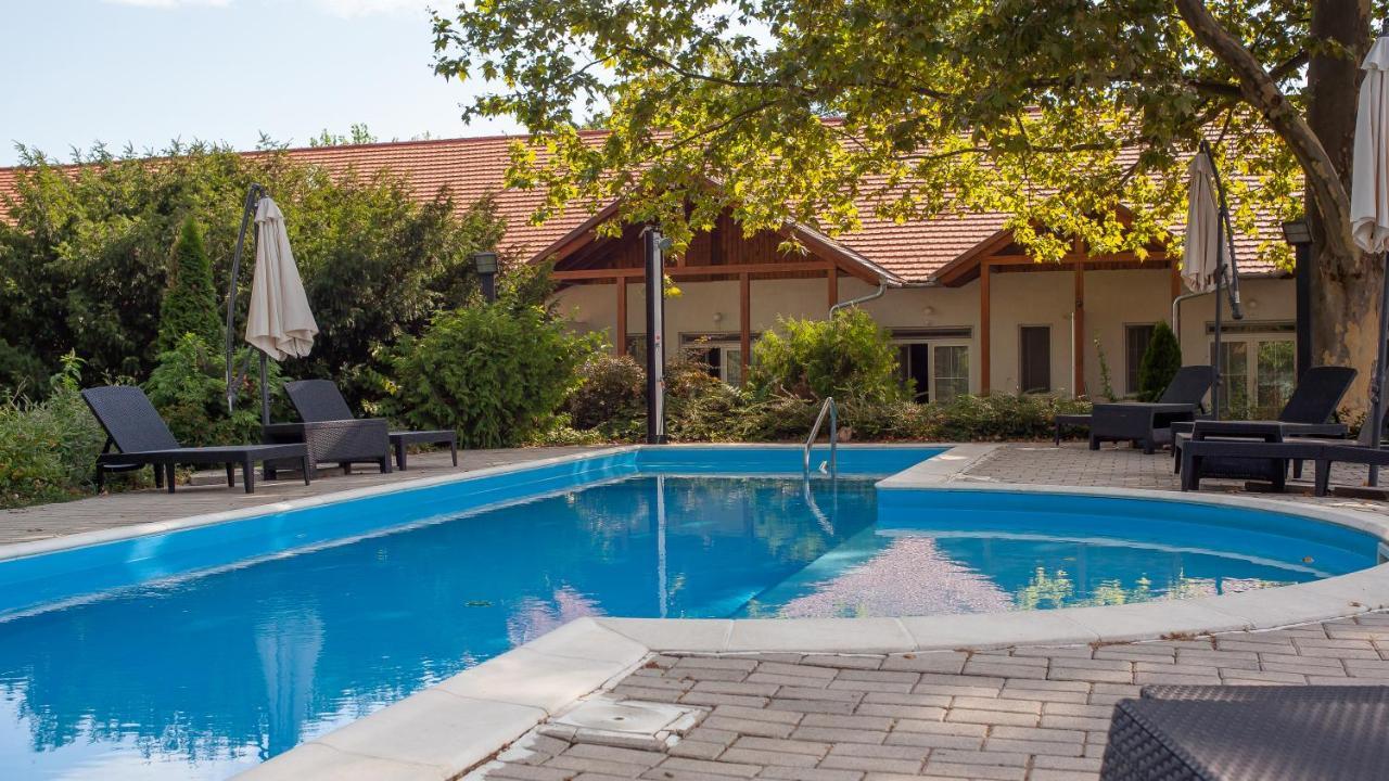 Hotel Platán Zamárdi Esterno foto