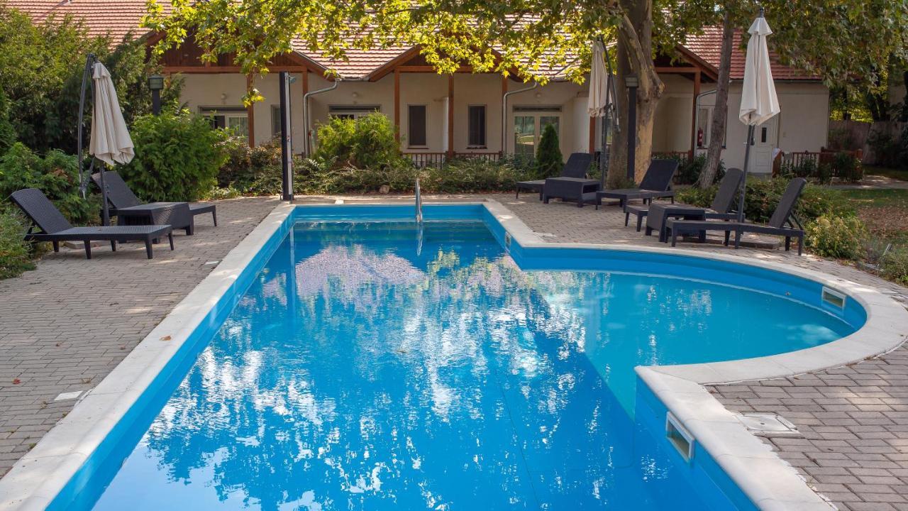 Hotel Platán Zamárdi Esterno foto