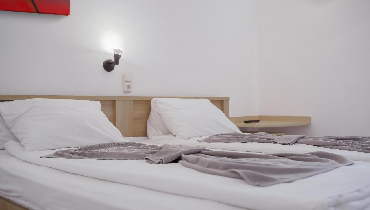 Hotel Platán Zamárdi Esterno foto