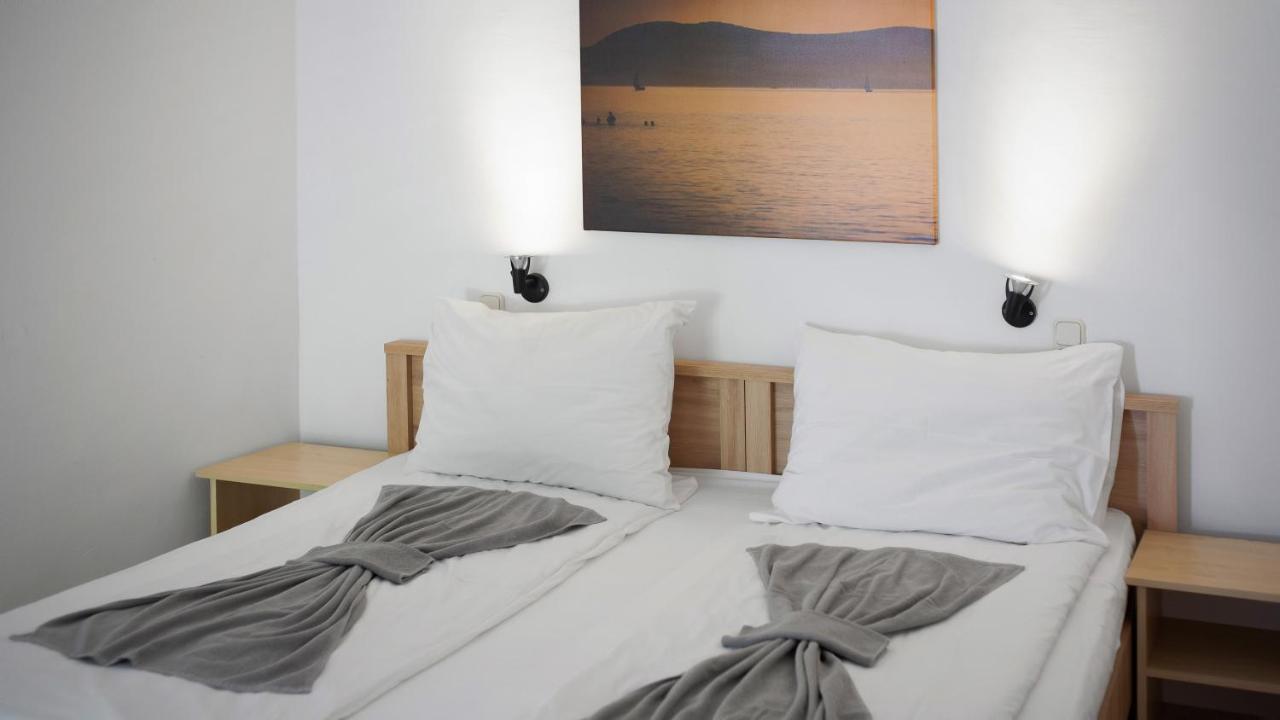 Hotel Platán Zamárdi Esterno foto