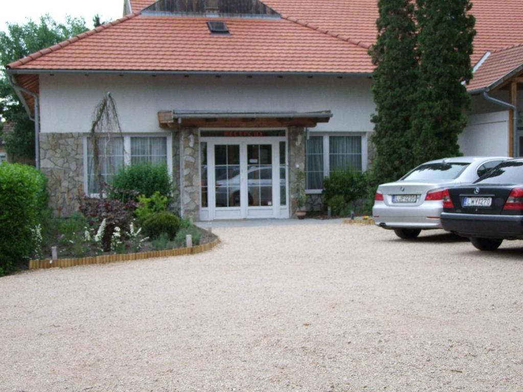 Hotel Platán Zamárdi Esterno foto